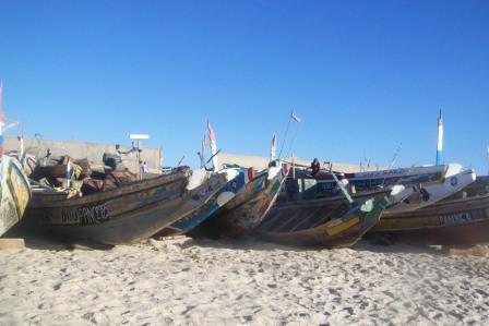 031_Elf_Piroguen_auf_dem_Strand