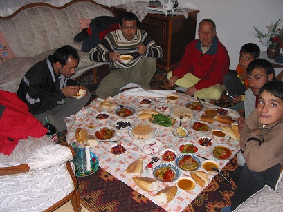 120_bei_Metin_zuhause_beim_Essen