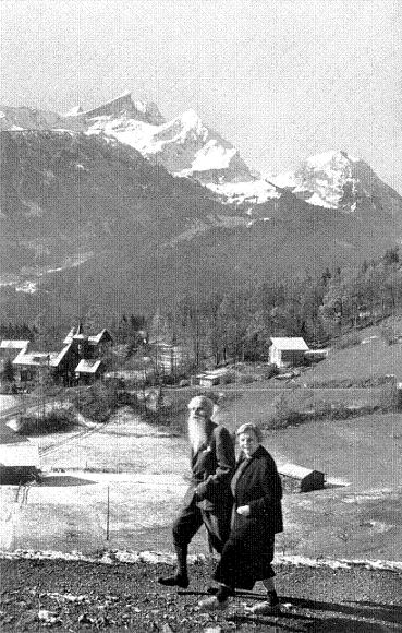 Paul und Edith Geheeb-Cassirer  wandern